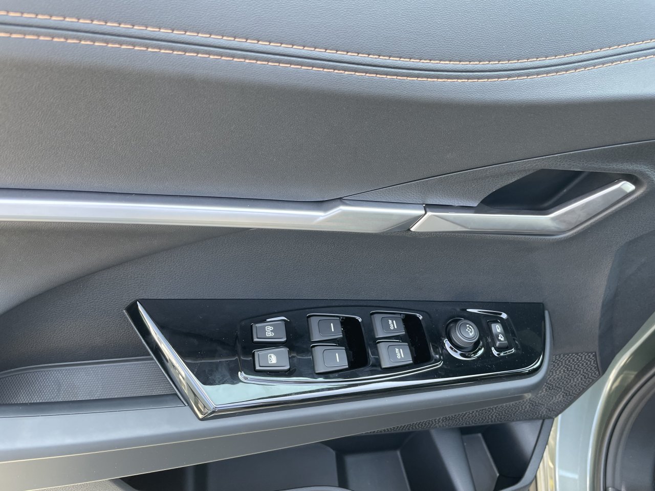 KGM Torres HEV Premium AT / FWD / 2GAO / VEA