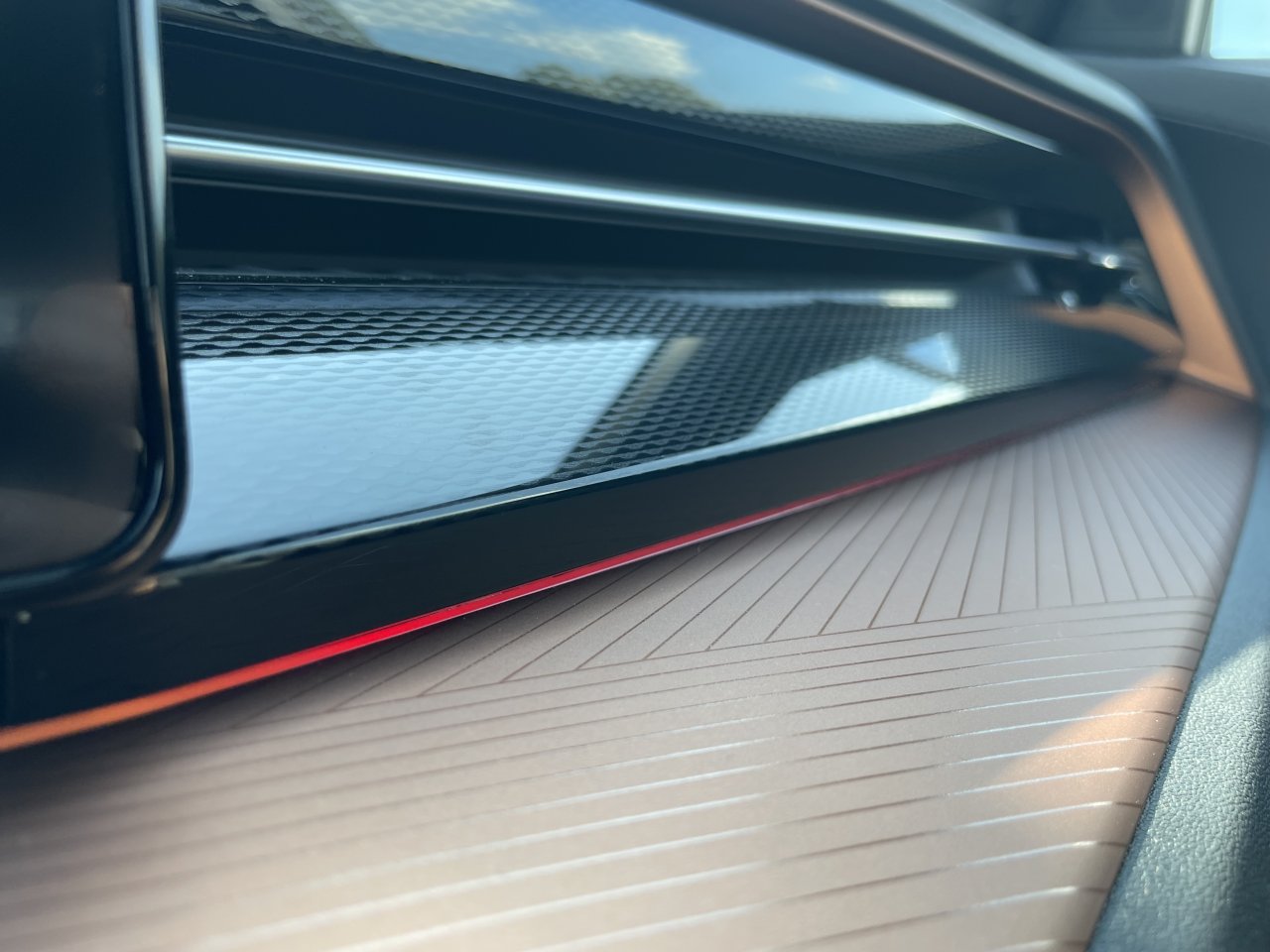 KGM Torres HEV Premium AT / FWD / 2GAO / VEA