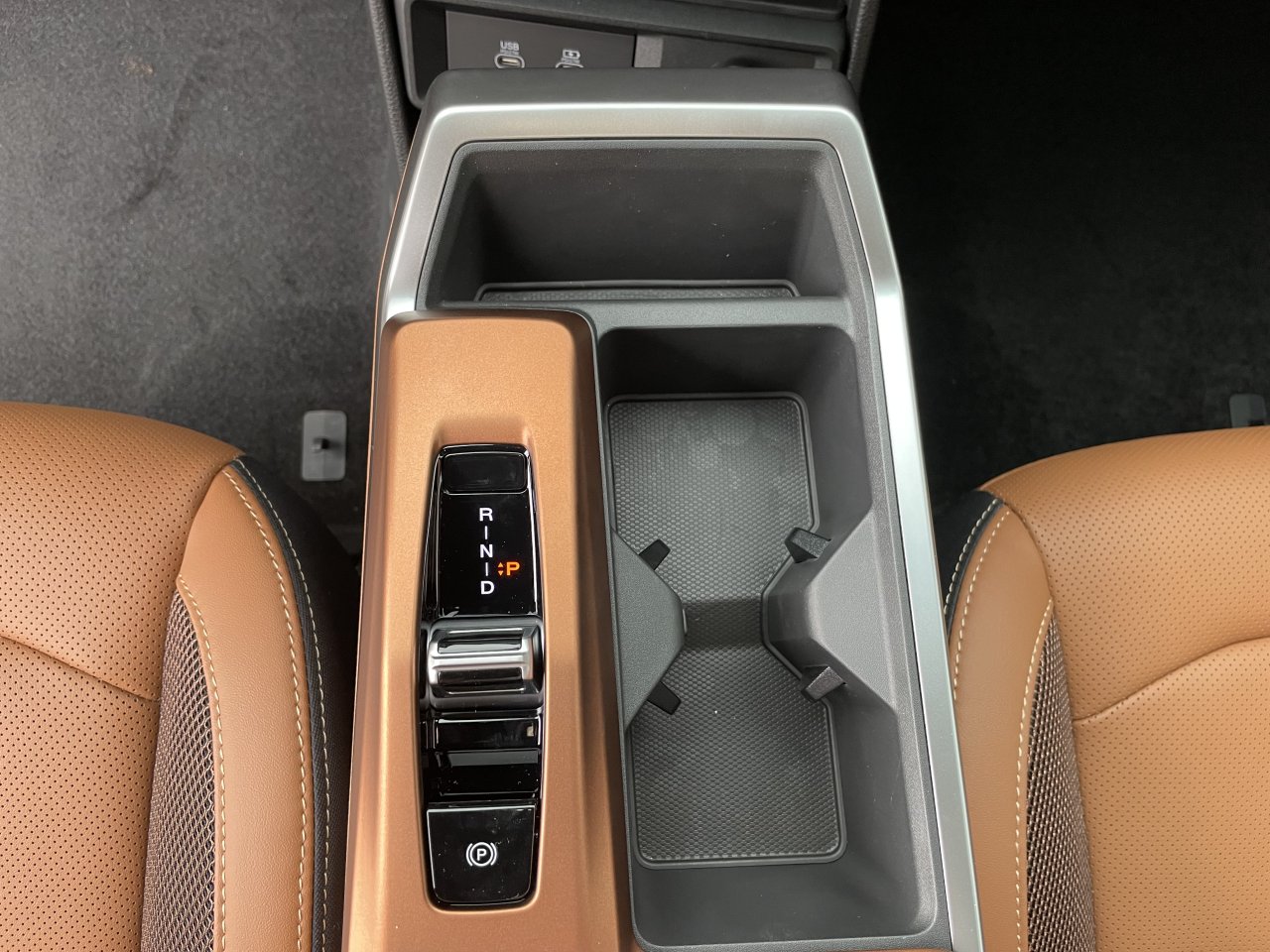 KGM Torres HEV Clever AT / FWD / 2BL / E16 / TAZ / VEA