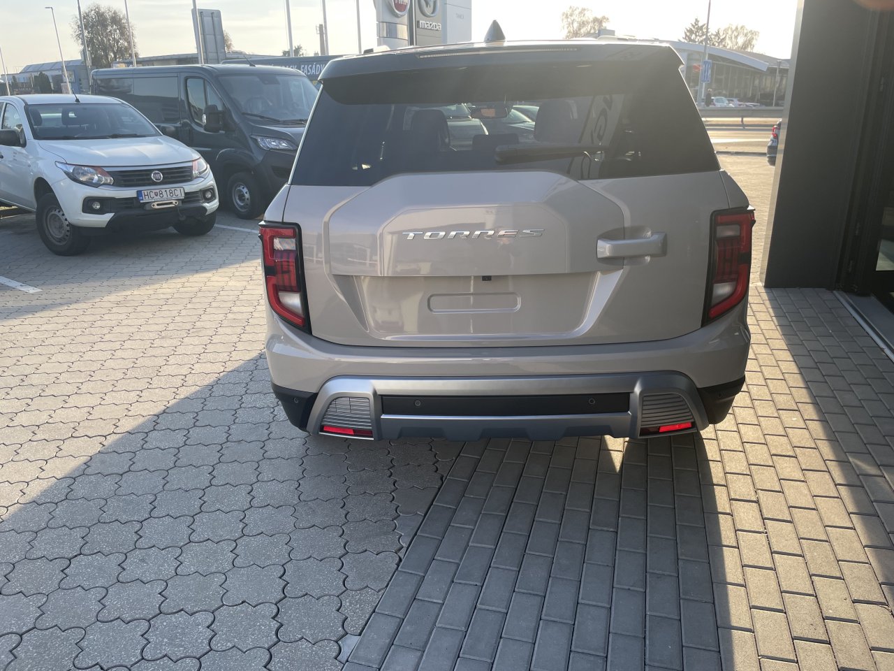 KGM Torres HEV Clever AT / FWD / 2BL / E16 / TAZ / VEA