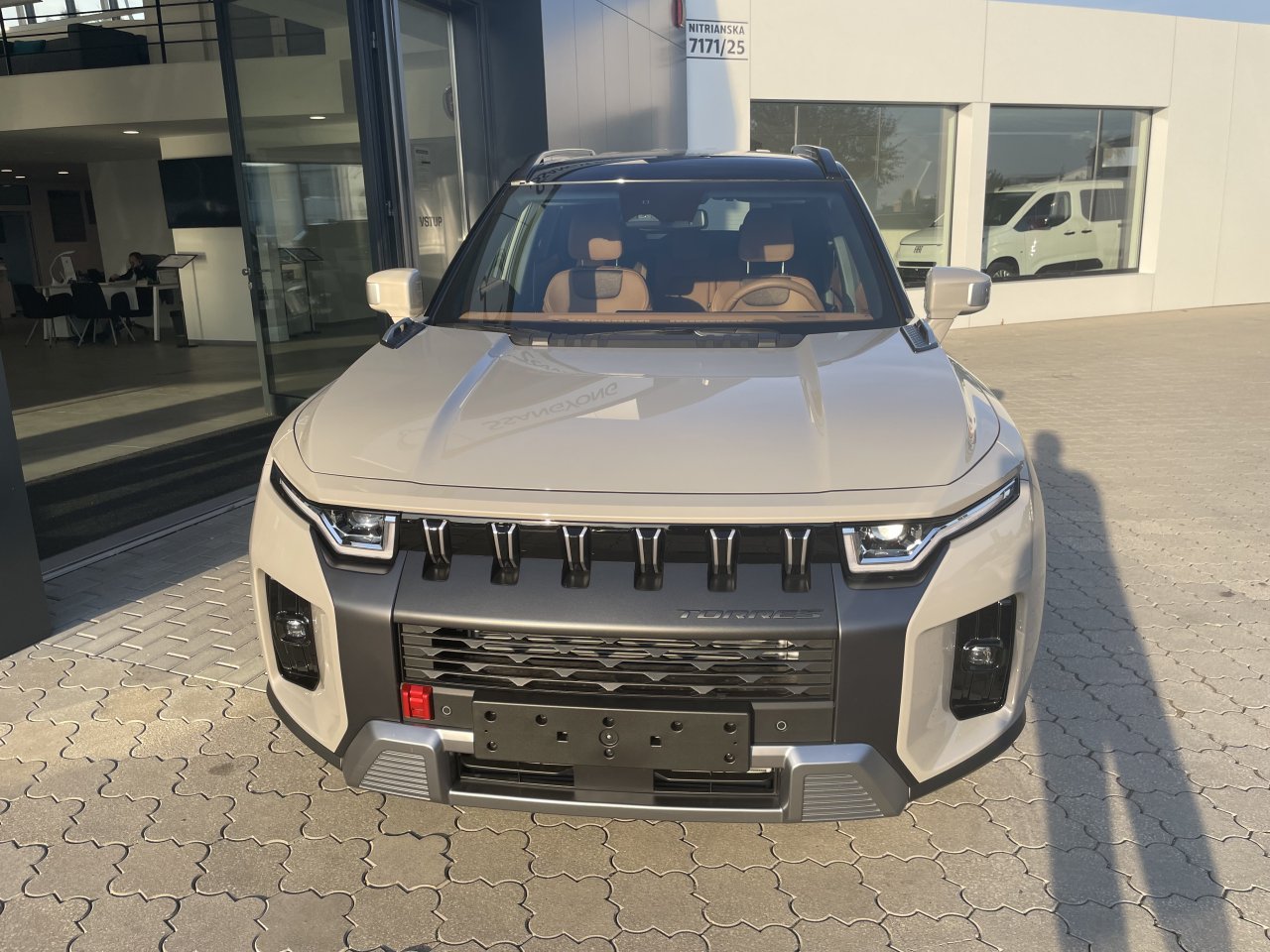 KGM Torres HEV Clever AT / FWD / 2BL / E16 / TAZ / VEA