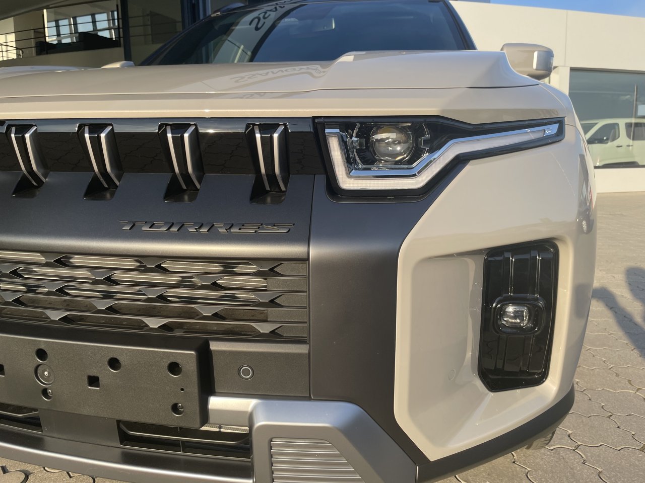 KGM Torres HEV Clever AT / FWD / 2BL / E16 / TAZ / VEA