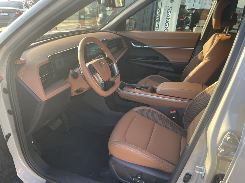 KGM Torres HEV Clever AT / FWD / 2BL / E16 / TAZ / VEA